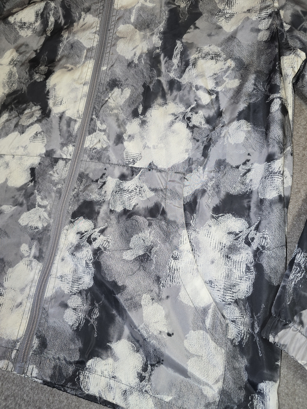 Original Use Gray & White Floral Windbreaker Medium - Picture 3 of 16